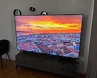 Samsung Q70 Series 82-Inch Smart TV, Flat QLED 4K UHD HDR
