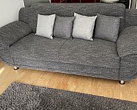 Moderne anthrazitfarbene Couch